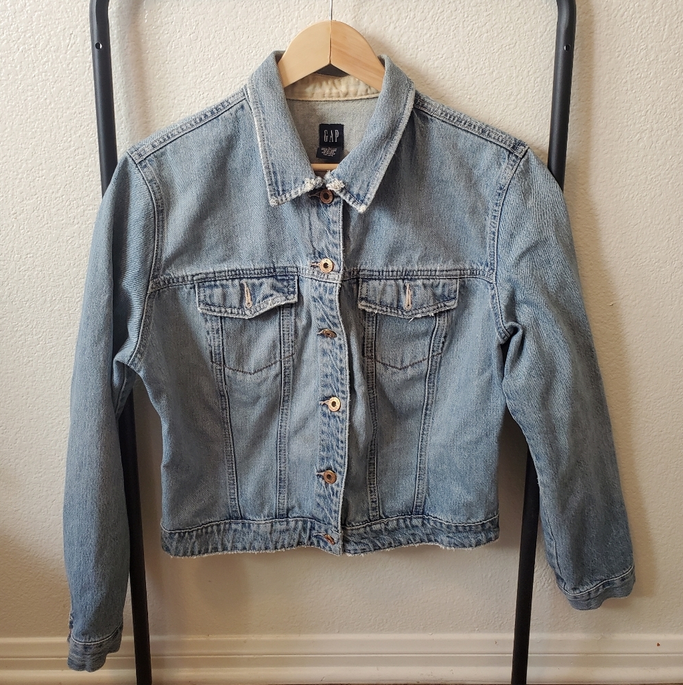 📍Gap denim trucker jacket